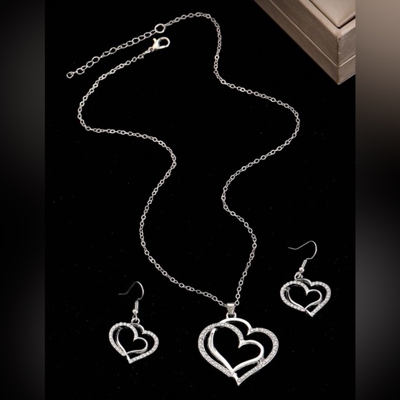 Elegant Silver Heart Jewelry Set - Picture 6 of 6